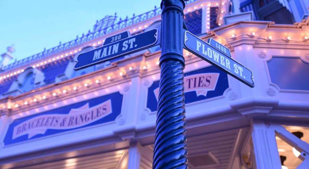 Frontierland In Disneyland Paris Themepark Freak